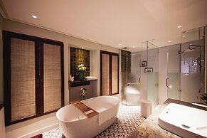 Au Lac Boutique Hotel