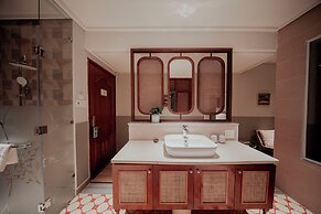 Au Lac Boutique Hotel