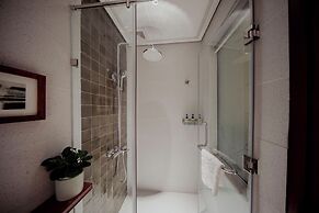 Au Lac Boutique Hotel