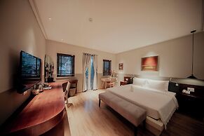 Au Lac Boutique Hotel