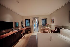 Au Lac Boutique Hotel