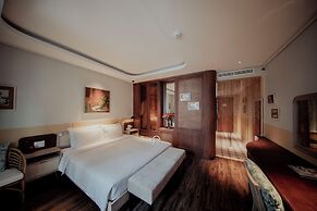 Au Lac Boutique Hotel