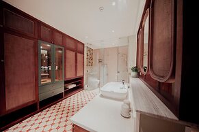 Au Lac Boutique Hotel