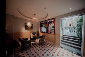 Au Lac Boutique Hotel