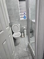 Manchester - House - Sleeps 6 - Parking - Garden