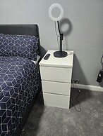 Manchester - House - Sleeps 6 - Parking - Garden