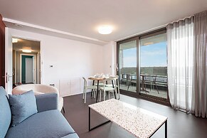 Chic Three-bedroom Home in Poplar