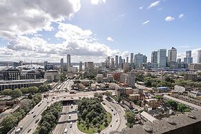 Chic Three-bedroom Home in Poplar