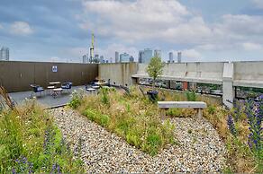 Chic Three-bedroom Home in Poplar