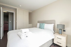 Chic Three-bedroom Home in Poplar