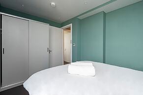 Chic Three-bedroom Home in Poplar