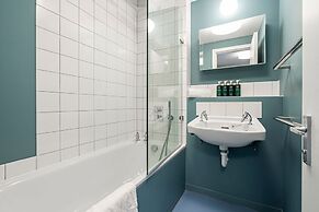 Chic Three-bedroom Home in Poplar