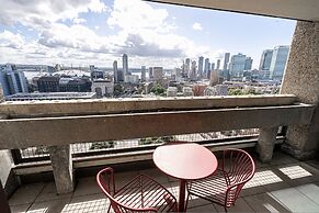 Chic Three-bedroom Home in Poplar