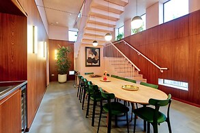 Chic Three-bedroom Home in Poplar