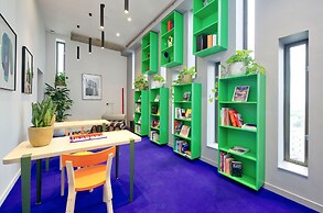 Chic Three-bedroom Home in Poplar