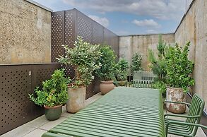 Chic Three-bedroom Home in Poplar