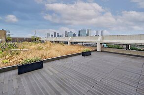 Chic Three-bedroom Home in Poplar