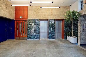 Chic Three-bedroom Home in Poplar