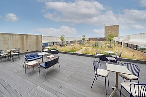 Chic Three-bedroom Home in Poplar