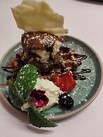 Centennial Inn on Bathurst