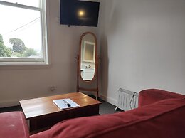 Centennial Inn on Bathurst