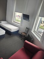 Centennial Inn on Bathurst