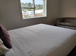 Centennial Inn on Bathurst