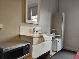 Centennial Inn on Bathurst