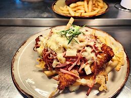 Centennial Inn on Bathurst