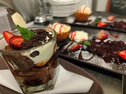 Centennial Inn on Bathurst