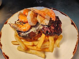 Centennial Inn on Bathurst