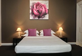 Centennial Inn on Bathurst