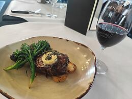 Centennial Inn on Bathurst