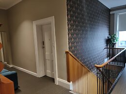 Centennial Inn on Bathurst