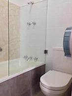 Centennial Inn on Bathurst