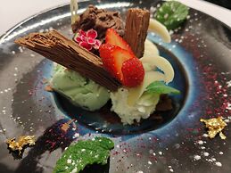 Centennial Inn on Bathurst