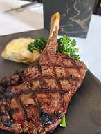 Centennial Inn on Bathurst