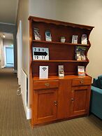 Centennial Inn on Bathurst