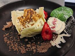 Centennial Inn on Bathurst