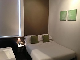 Centennial Inn on Bathurst