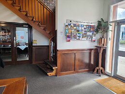 Centennial Inn on Bathurst