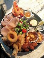 Centennial Inn on Bathurst