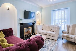 Pink Cottage - 4 Bedrooms & Hot Tub - Tenby