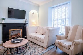 Pink Cottage - 4 Bedrooms & Hot Tub - Tenby