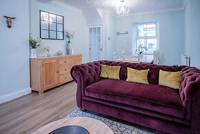 Pink Cottage - 4 Bedrooms & Hot Tub - Tenby