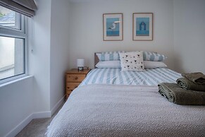 Pink Cottage - 4 Bedrooms & Hot Tub - Tenby