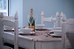 Pink Cottage - 4 Bedrooms & Hot Tub - Tenby