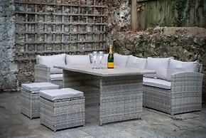 Pink Cottage - 4 Bedrooms & Hot Tub - Tenby