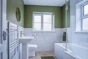 Pink Cottage - 4 Bedrooms & Hot Tub - Tenby