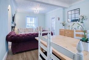 Pink Cottage - 4 Bedrooms & Hot Tub - Tenby